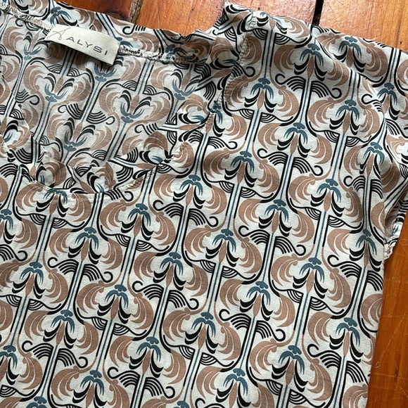 Cotton tunic top with boho brown dnd blue print. Unique, boho, print, tunic - Picture 5 of 5